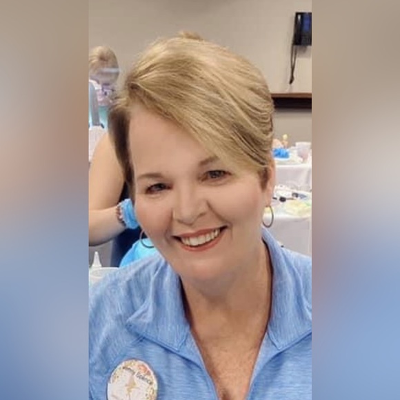 Meet your Posher, Jennifer - Picture 2 of 16